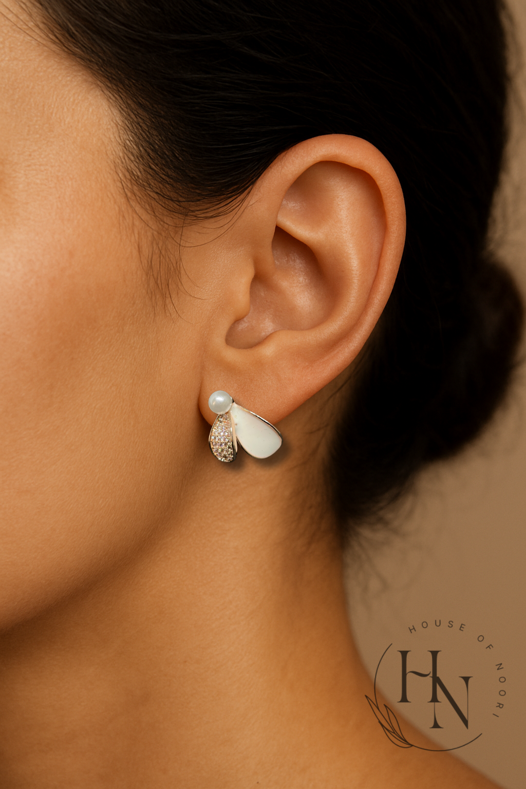 Minimal Pearl Drop Earrings