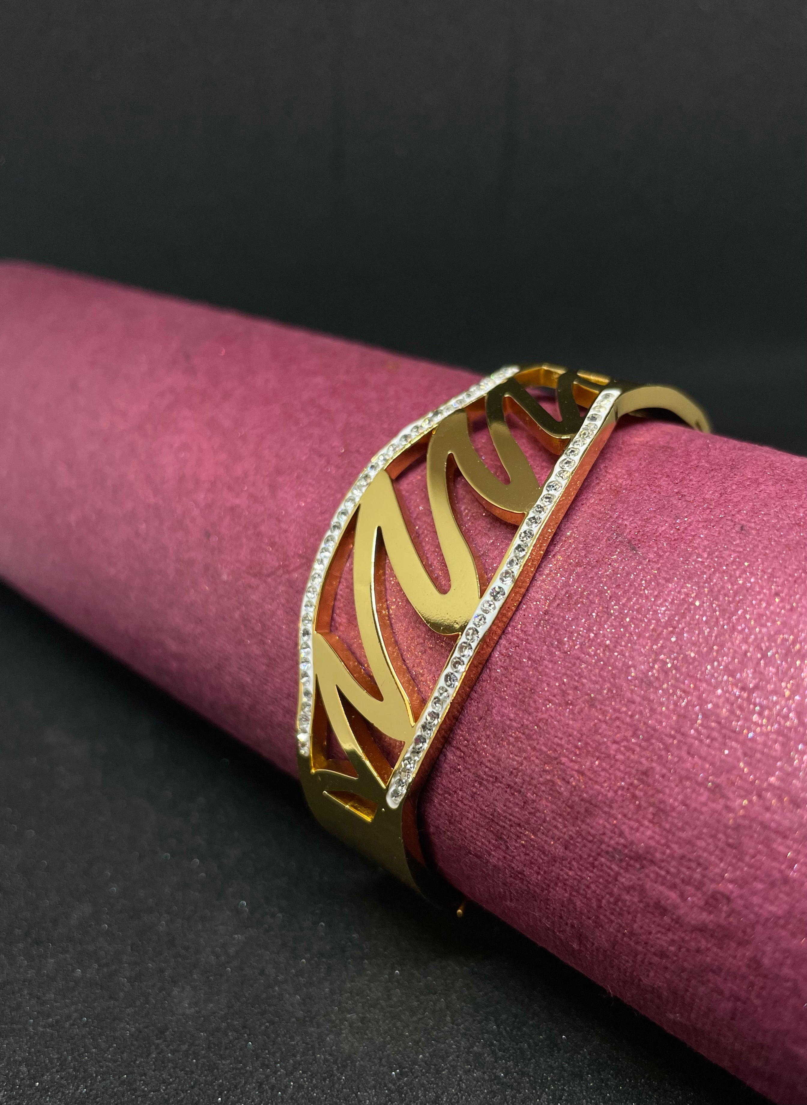 Majestic Wave Cut Gold Cuff