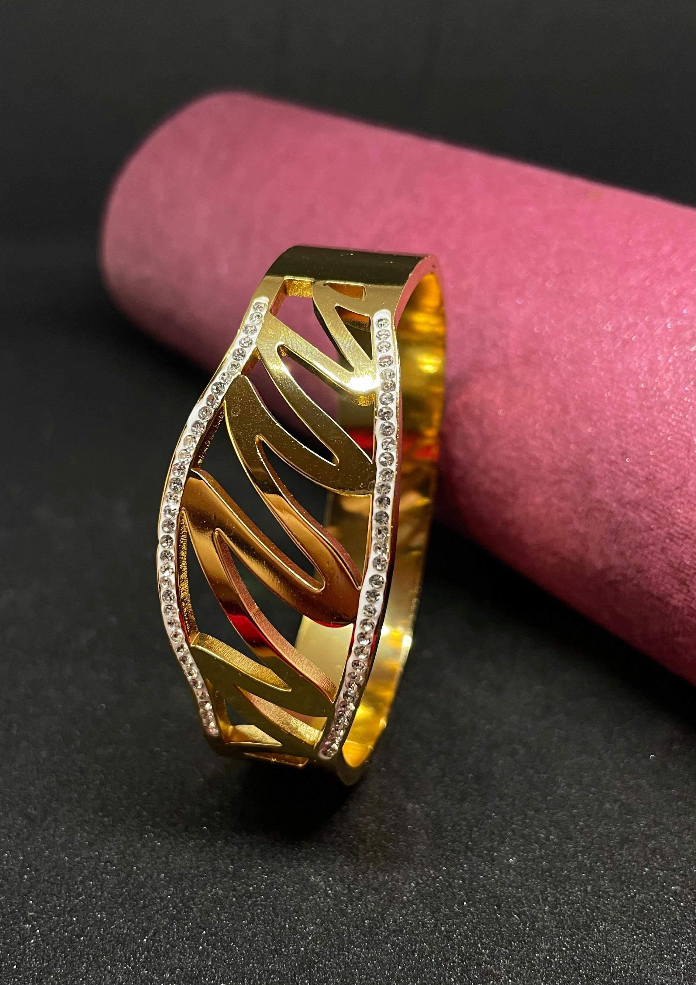 Majestic Wave Cut Gold Cuff