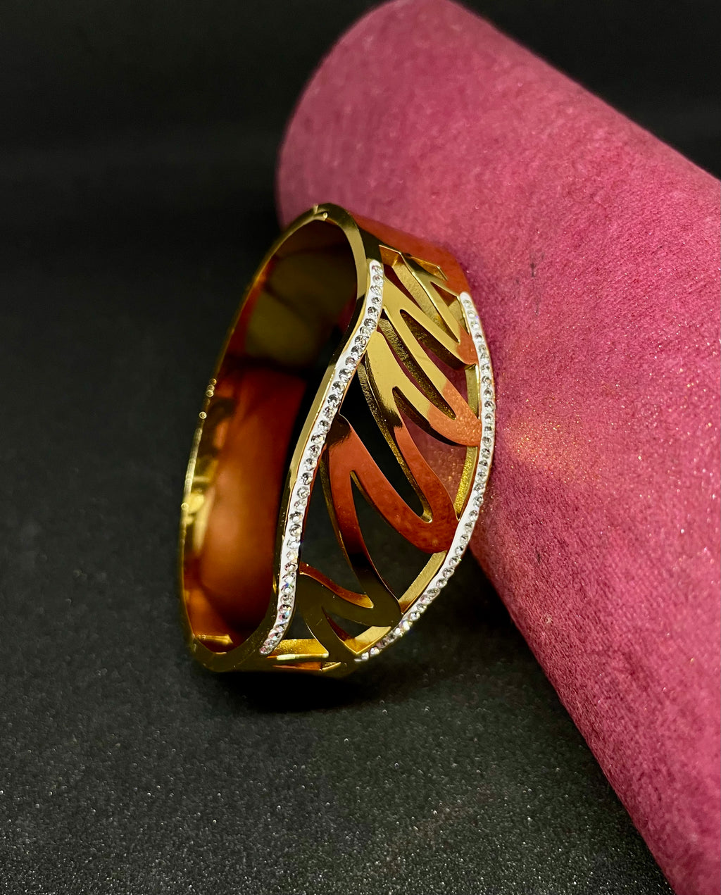 Majestic Wave Cut Gold Cuff