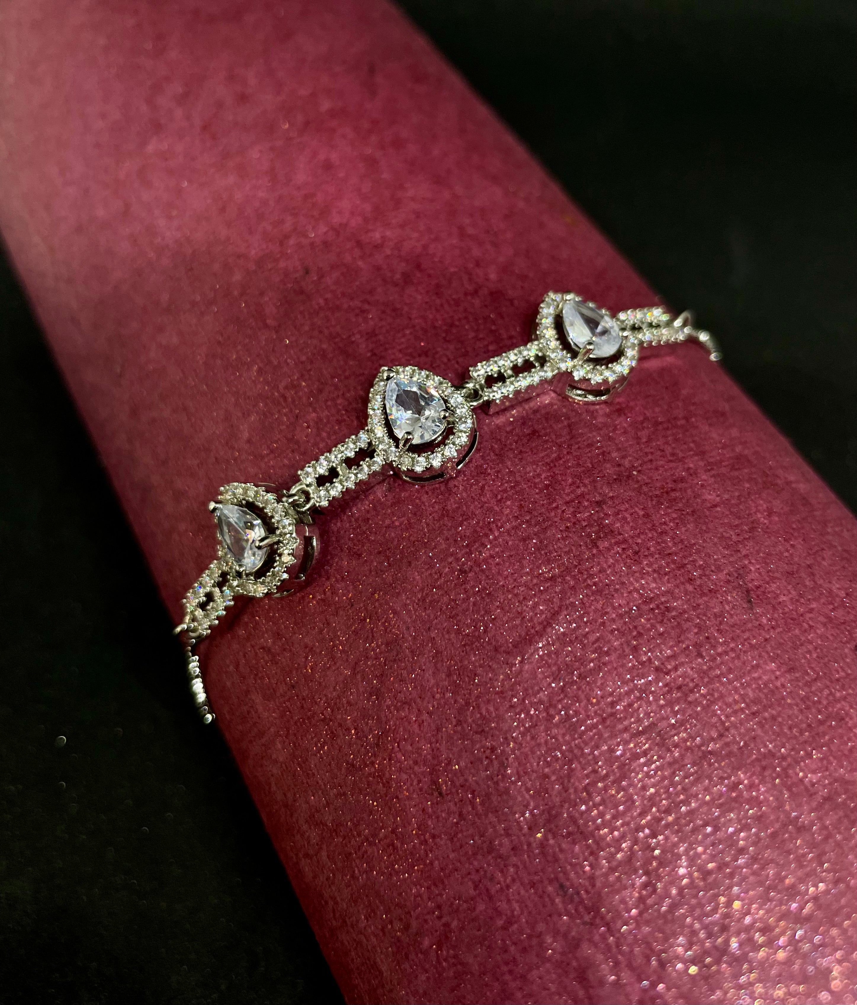 Regal Teardrop Chain Bracelet