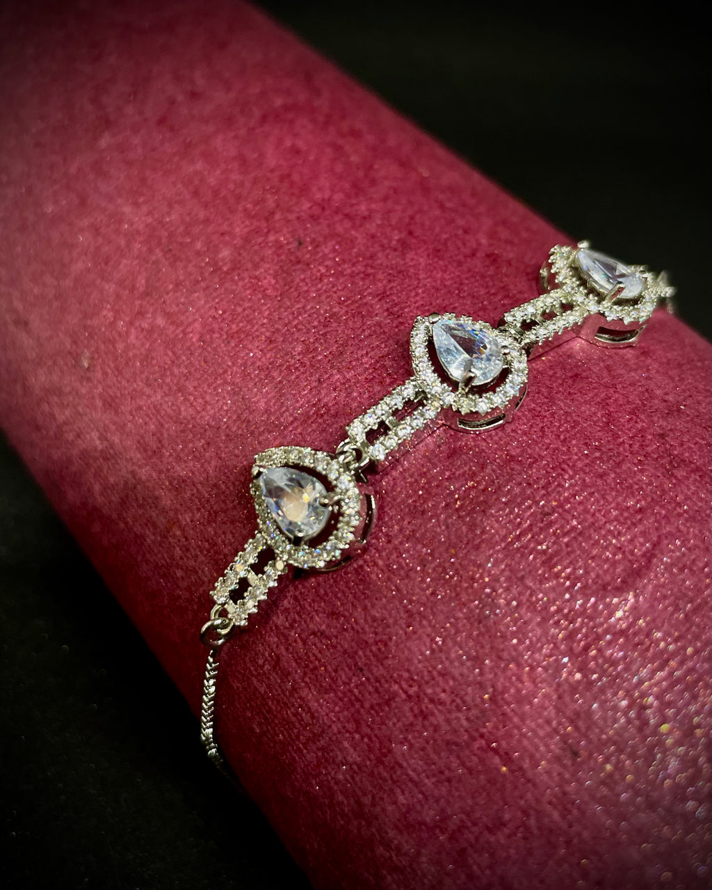 Regal Teardrop Chain Bracelet